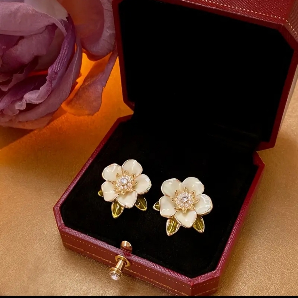White Camellia Earrings. Short Stud Earrings Handmade Vintage Earrings Flowers.